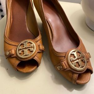 Tory Burch Peep Toe Wedge (tan) - size 8